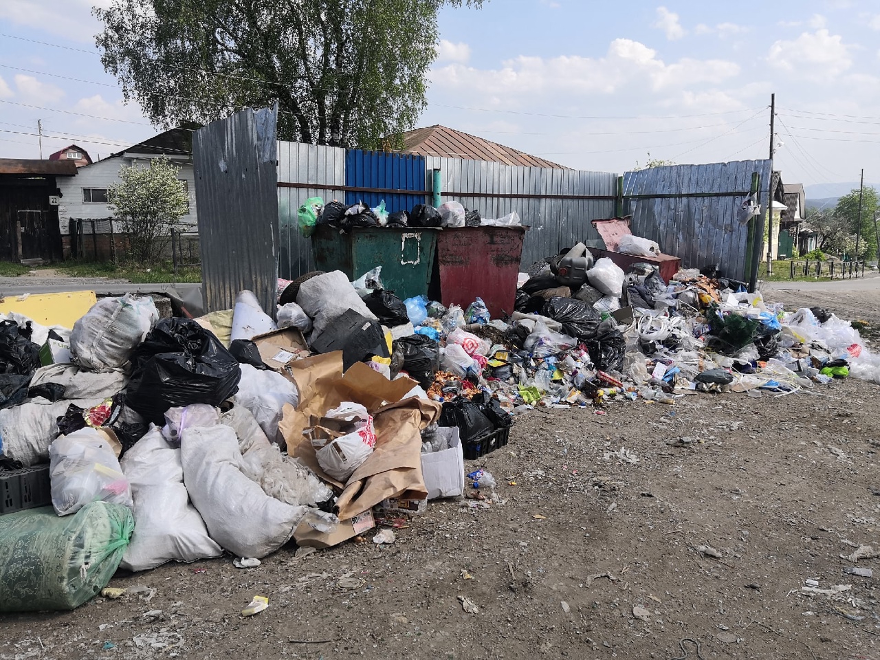 В администрации района объяснили, почему в Юрюзани переполнены мусорные  контейнеры